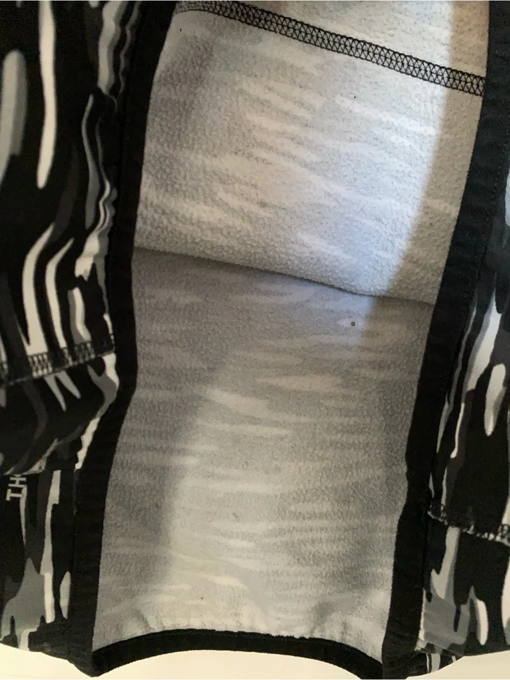 Nike Black and White Therma-Fit Pullover Hoodie kids Sz Medium